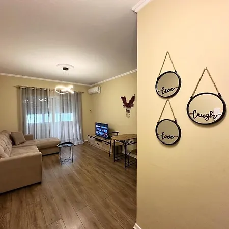 Jo-al Center * ティラナ