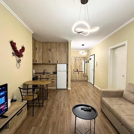 Jo-al Center * ティラナ