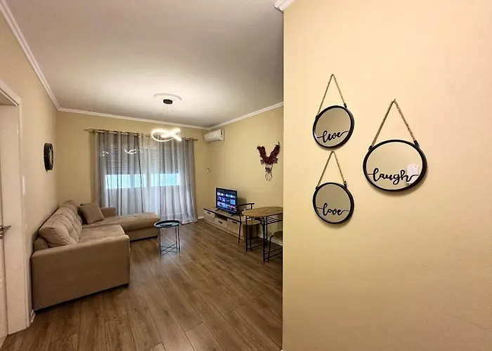 Jo-al Center * ティラナ